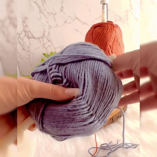 Wool Jeanie Magnetic Pendulum Yarn Knitting and Crochet Yarn Feeder Holder