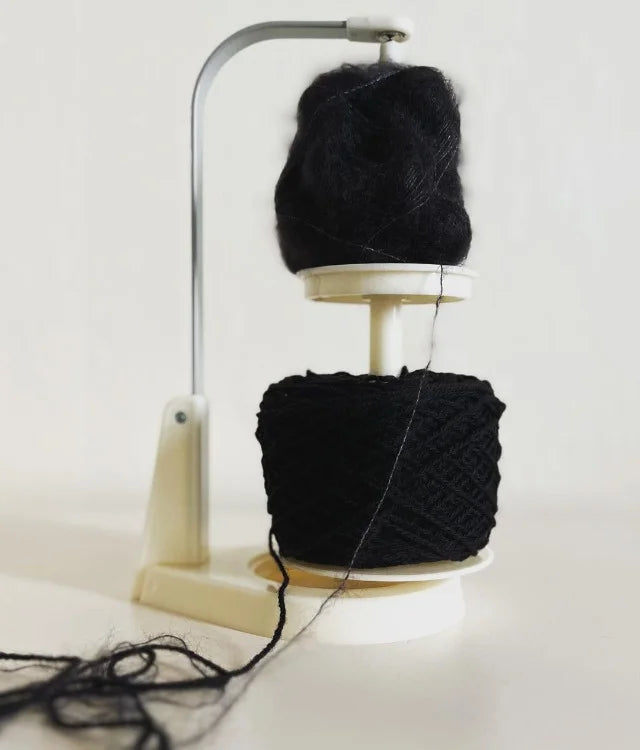 Wool Jeanie Magnetic Pendulum Yarn Knitting and Crochet Yarn Feeder Holder