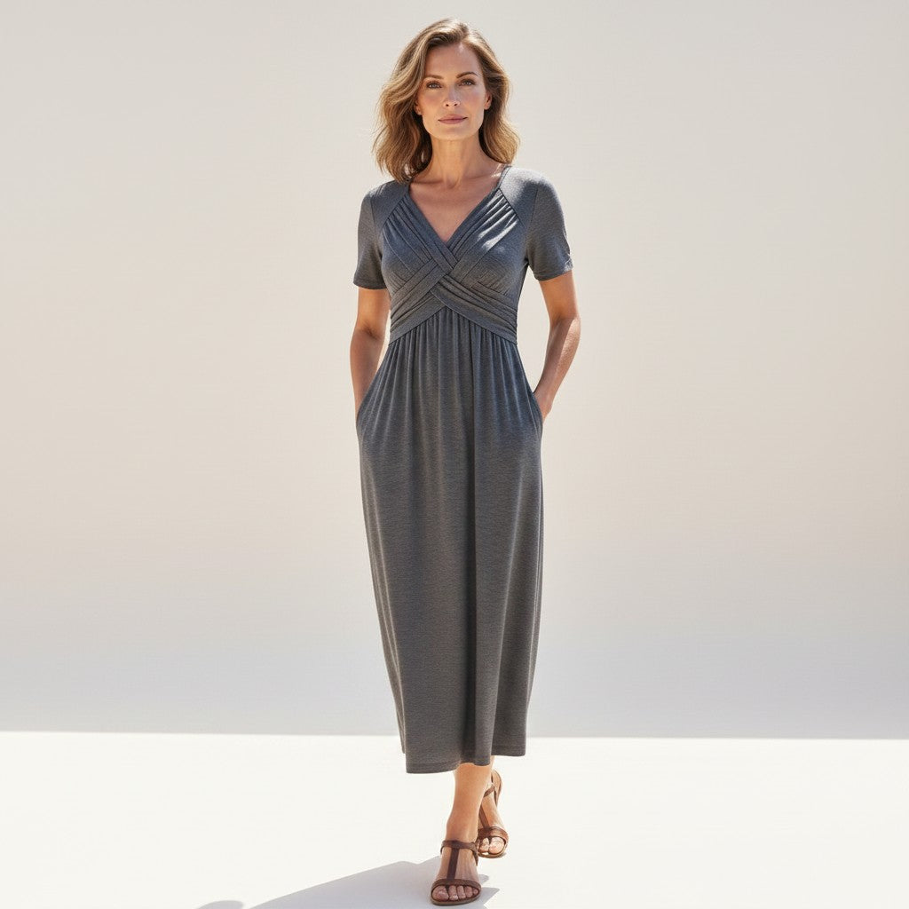 Robe midi Doglory Noa gris foncé à col en V, coupe fluide avec détails plissés et poches latérales